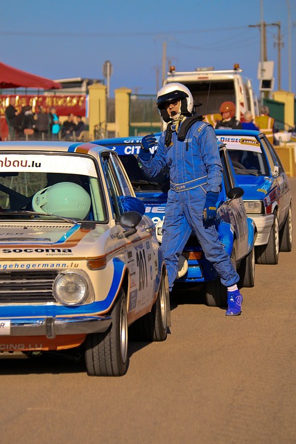 咪咕前方！@胡金秋21 手持冠军鼎登场，@浙江广厦篮球俱乐部 新赛季出征仪式