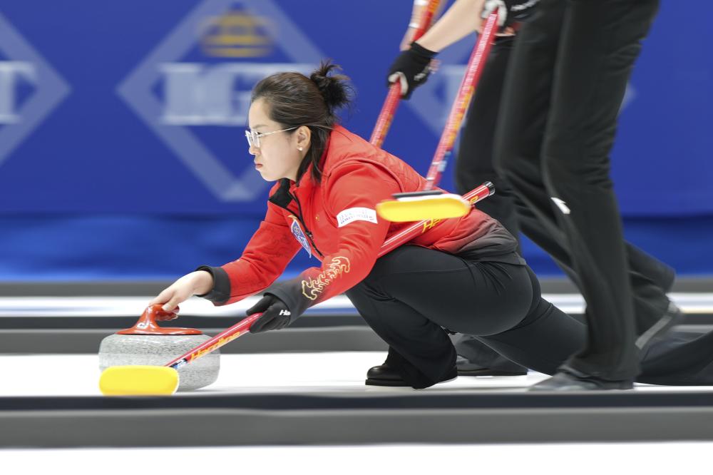 心情不错！知名说唱歌手Jay-Z现身湖人主场观看NBA杯